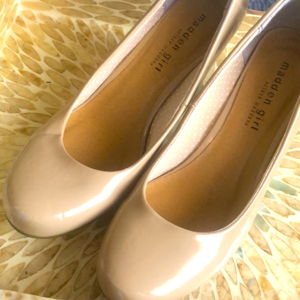 Madden girl size 9 women’s beige pumps